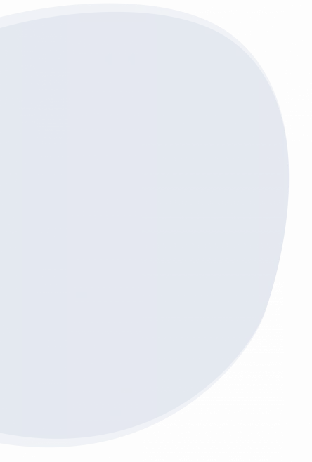 Eine helle blaue organische Form wird als Designelement im Hintergrund verwendet.